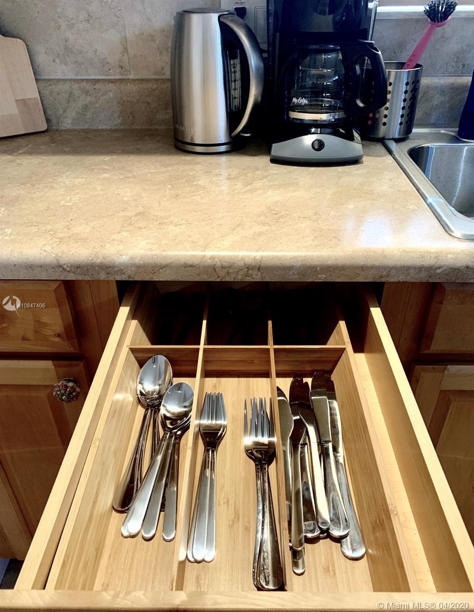 HOLLYWOOD HOMESITES SECON - Residential Lease