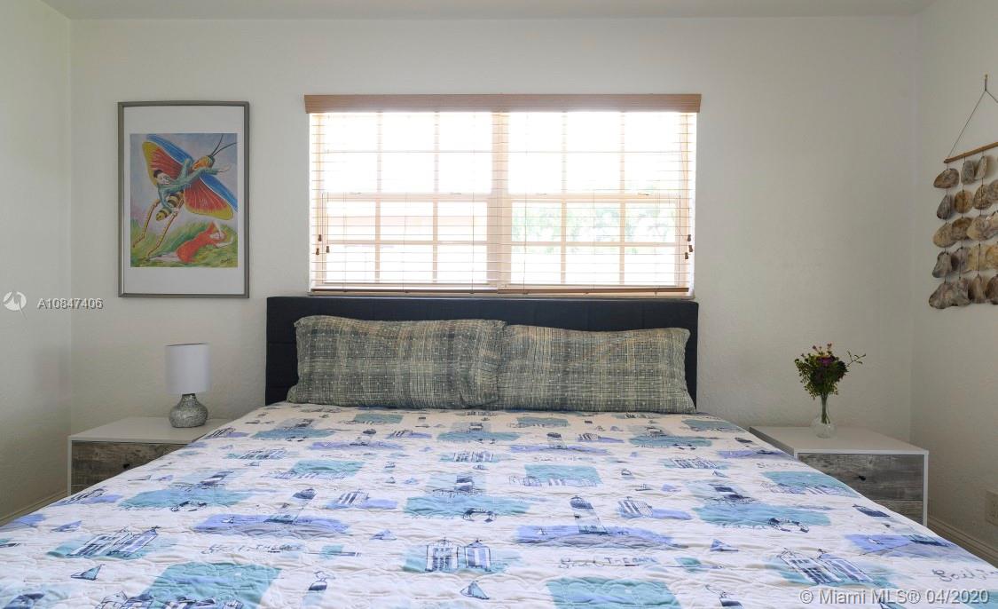 HOLLYWOOD HOMESITES SECON - Residential Lease