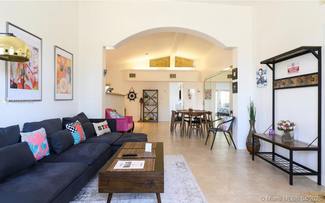 HOLLYWOOD HOMESITES SECON - Residential Lease