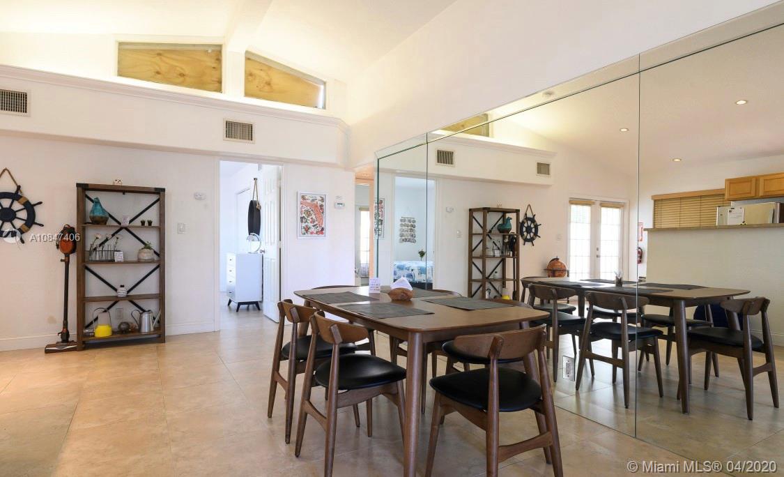 HOLLYWOOD HOMESITES SECON - Residential Lease