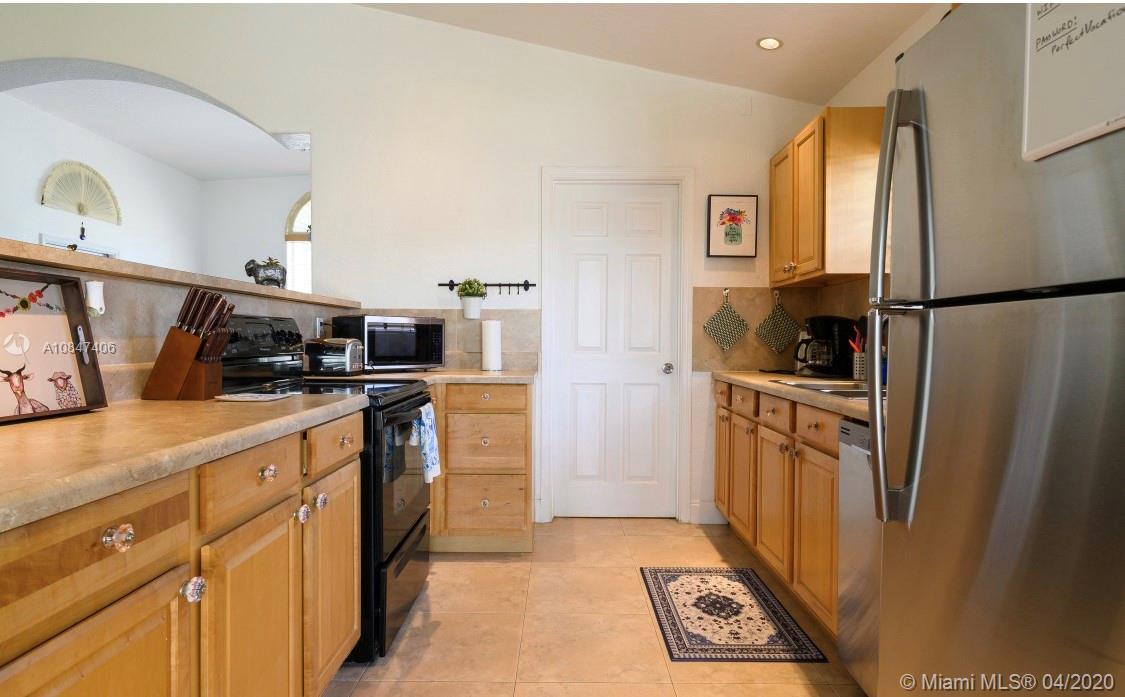 HOLLYWOOD HOMESITES SECON - Residential Lease