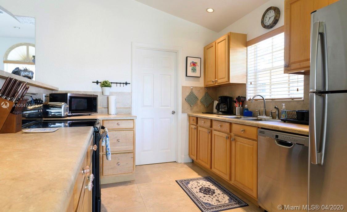 HOLLYWOOD HOMESITES SECON - Residential Lease