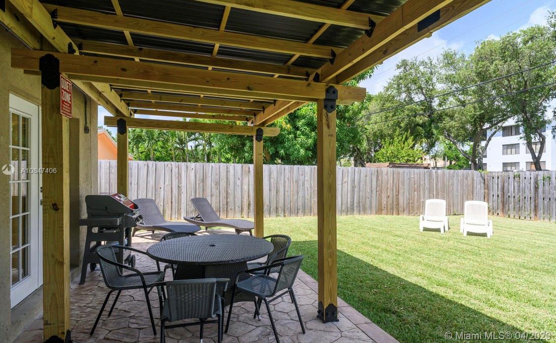 HOLLYWOOD HOMESITES SECON - Residential Lease