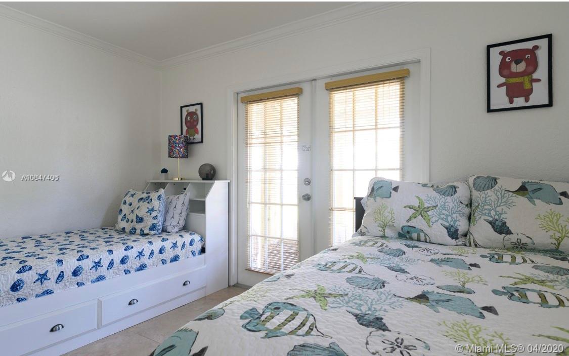 HOLLYWOOD HOMESITES SECON - Residential Lease