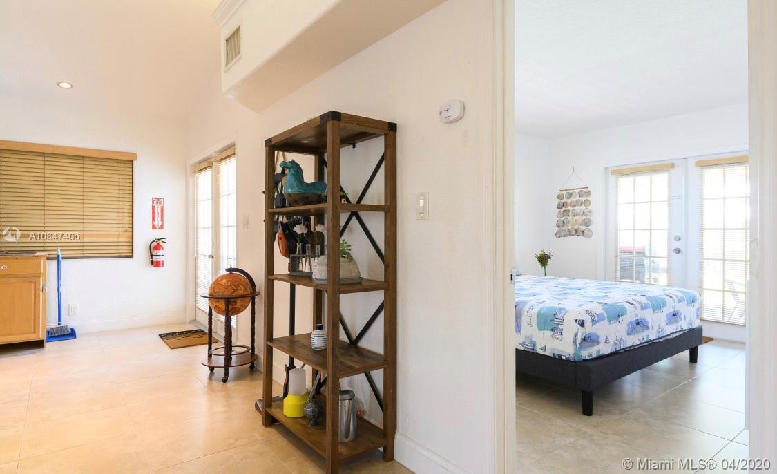 HOLLYWOOD HOMESITES SECON - Residential Lease