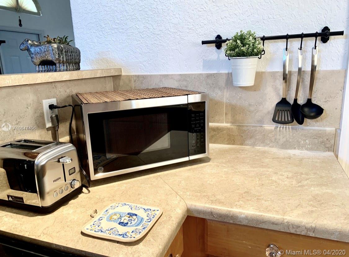 HOLLYWOOD HOMESITES SECON - Residential Lease