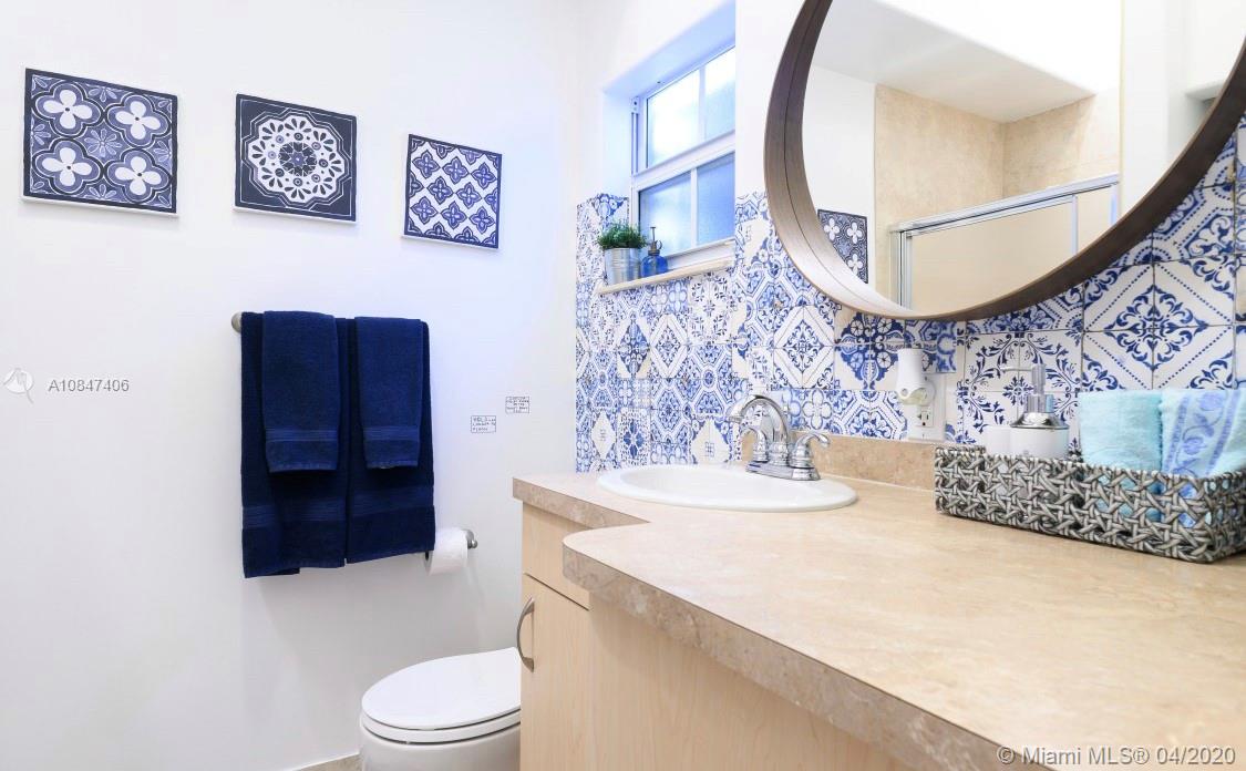 HOLLYWOOD HOMESITES SECON - Residential Lease