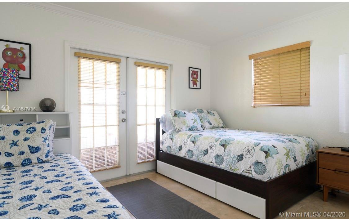 HOLLYWOOD HOMESITES SECON - Residential Lease