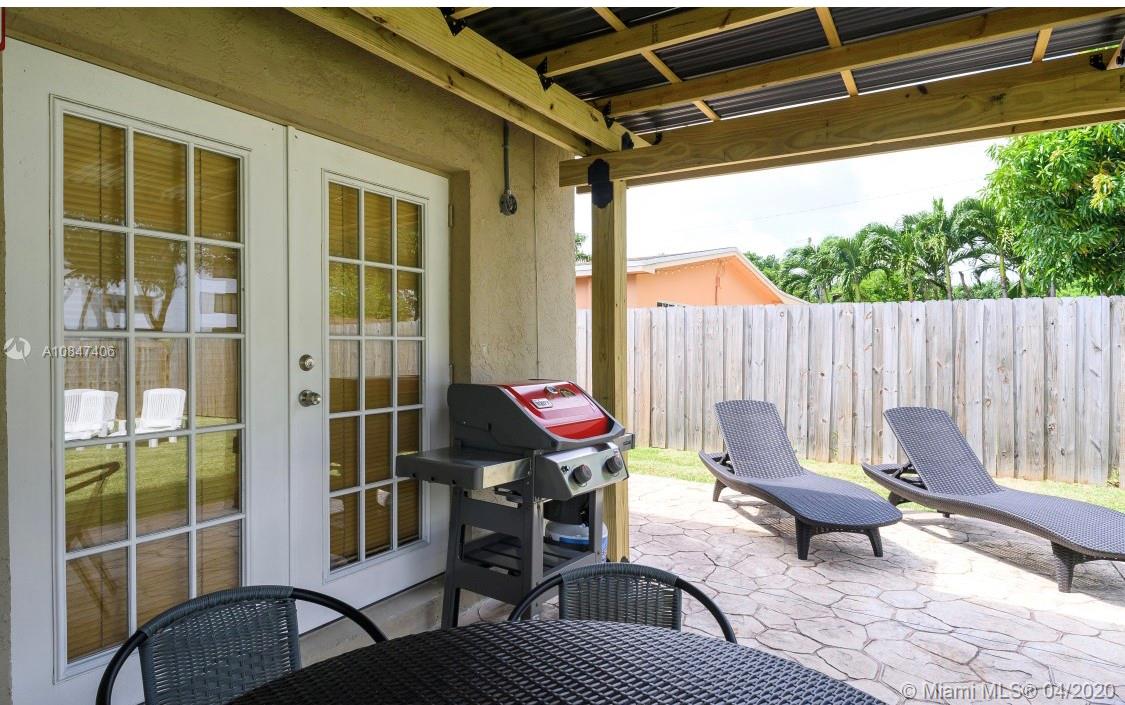 HOLLYWOOD HOMESITES SECON - Residential Lease