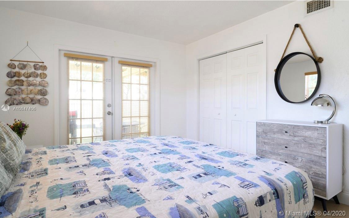 HOLLYWOOD HOMESITES SECON - Residential Lease