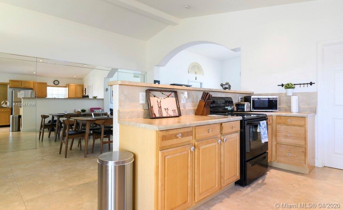 HOLLYWOOD HOMESITES SECON - Residential Lease