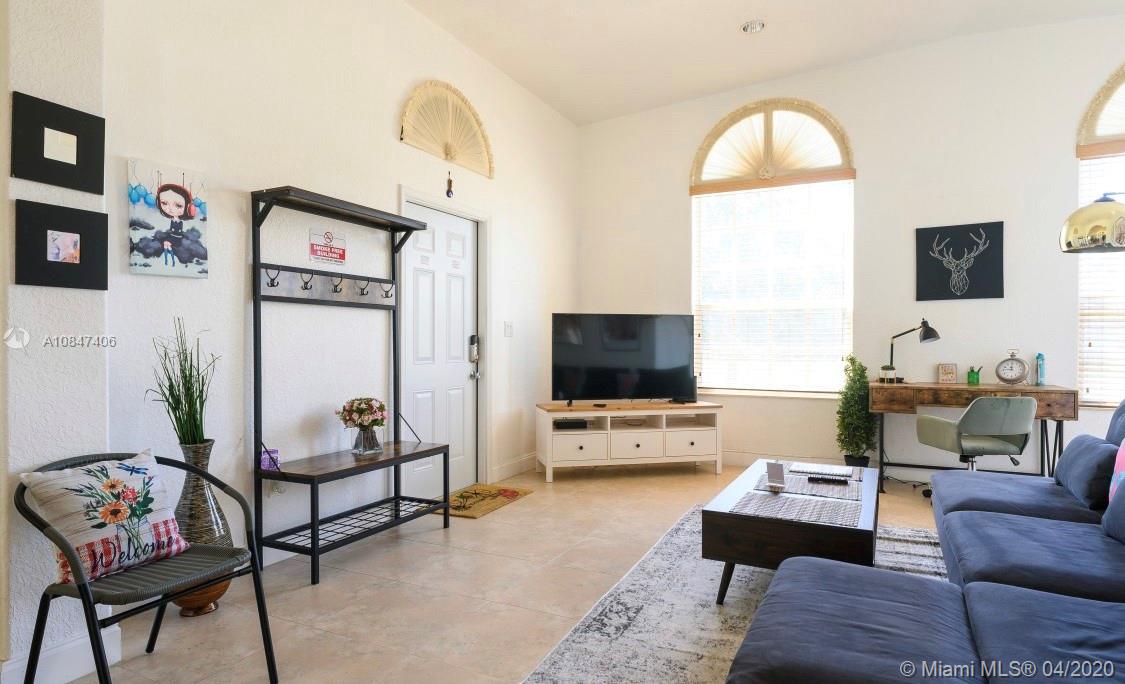 HOLLYWOOD HOMESITES SECON - Residential Lease