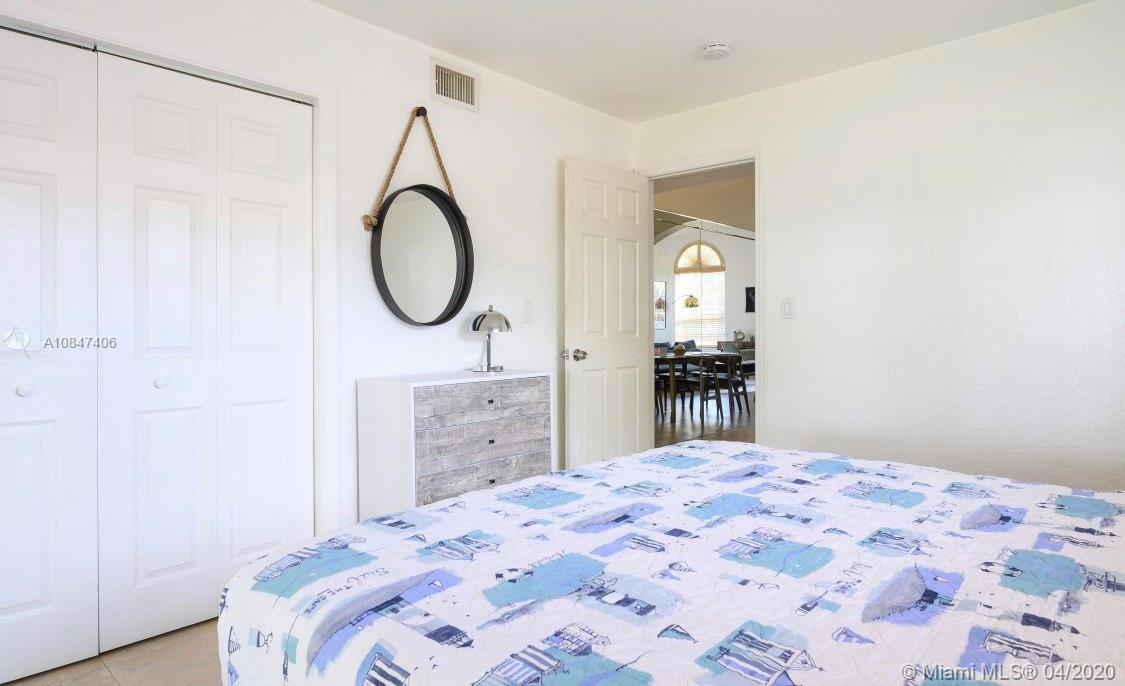 HOLLYWOOD HOMESITES SECON - Residential Lease