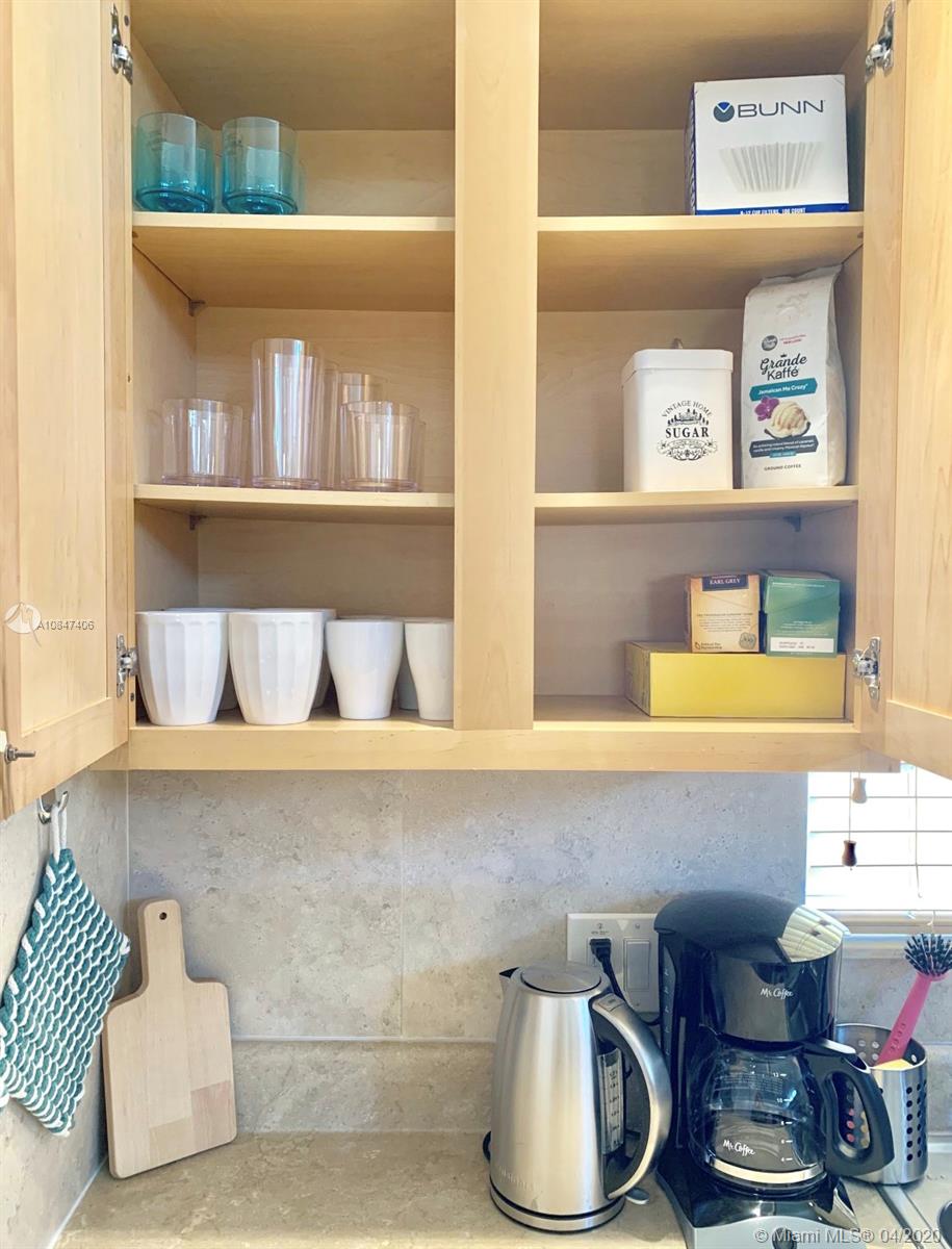 HOLLYWOOD HOMESITES SECON - Residential Lease