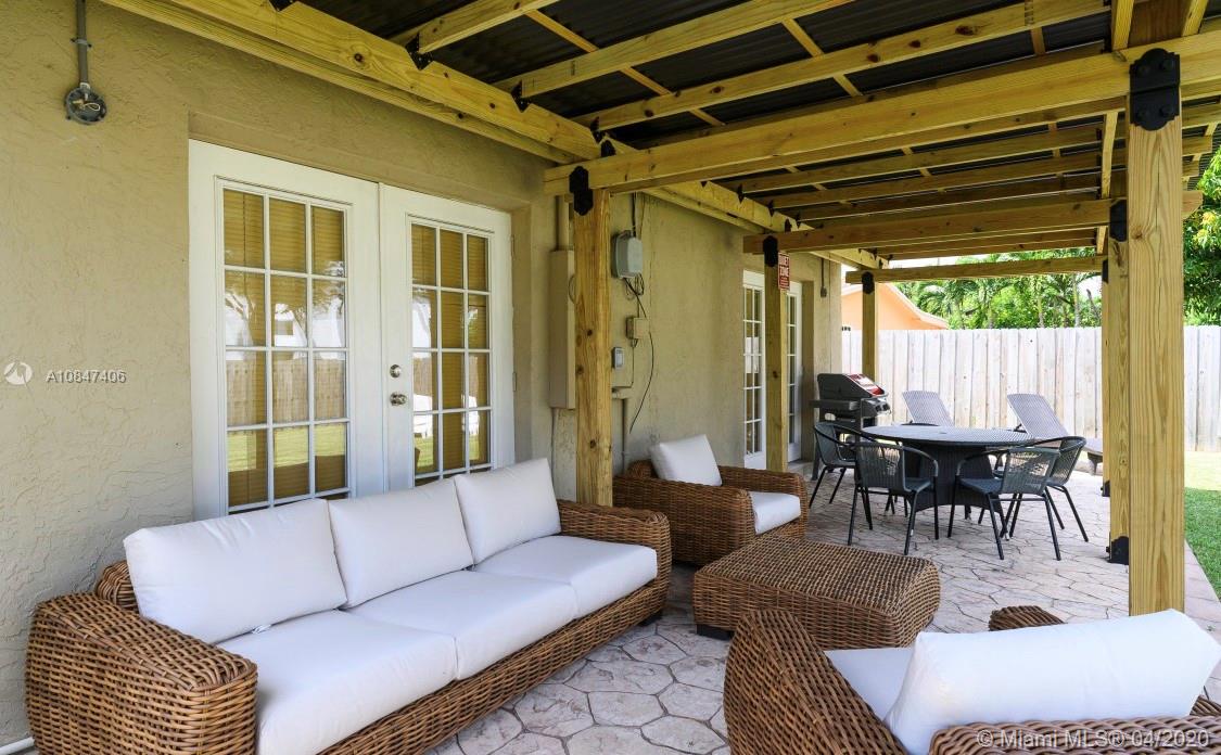 HOLLYWOOD HOMESITES SECON - Residential Lease