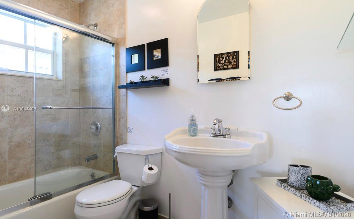 HOLLYWOOD HOMESITES SECON - Residential Lease