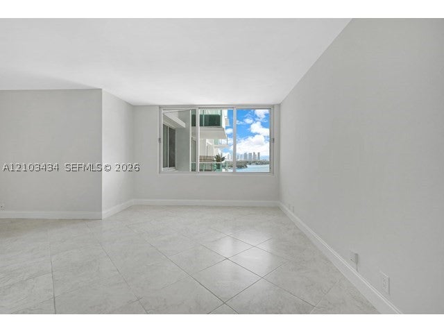 1000 West Ave 1121