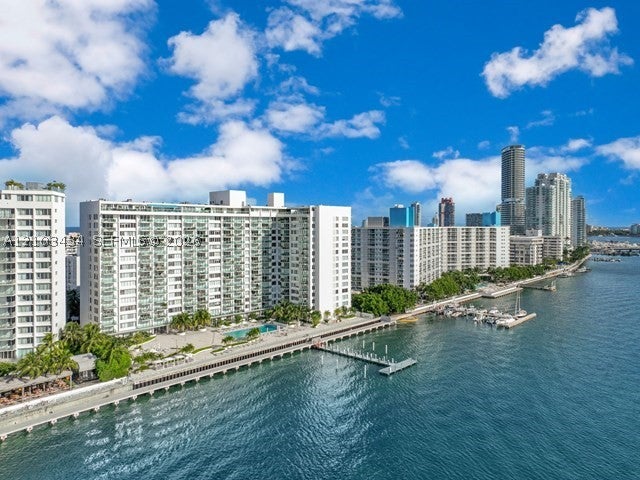 1000 West Ave