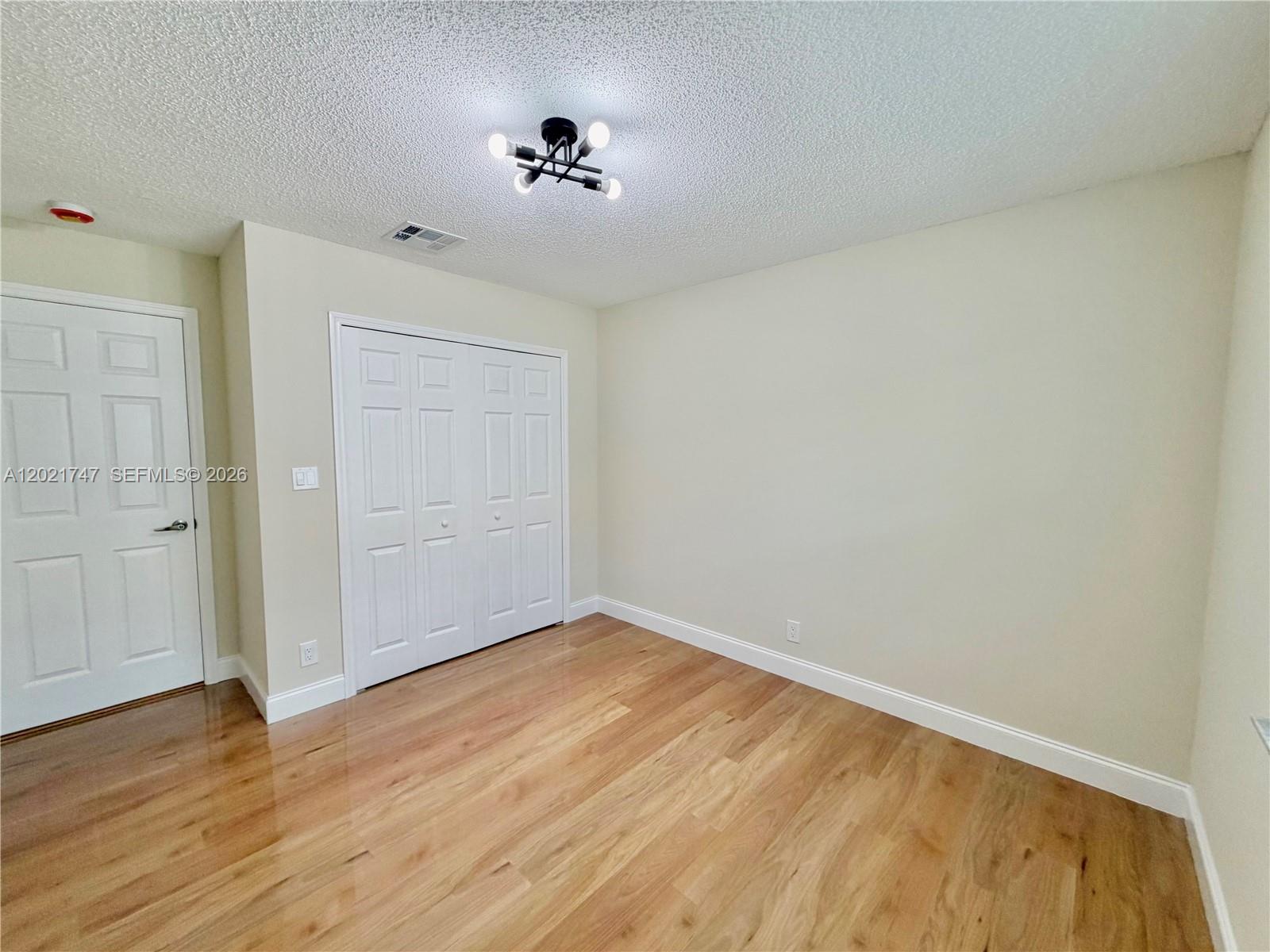 SANDERS PARK - Residential