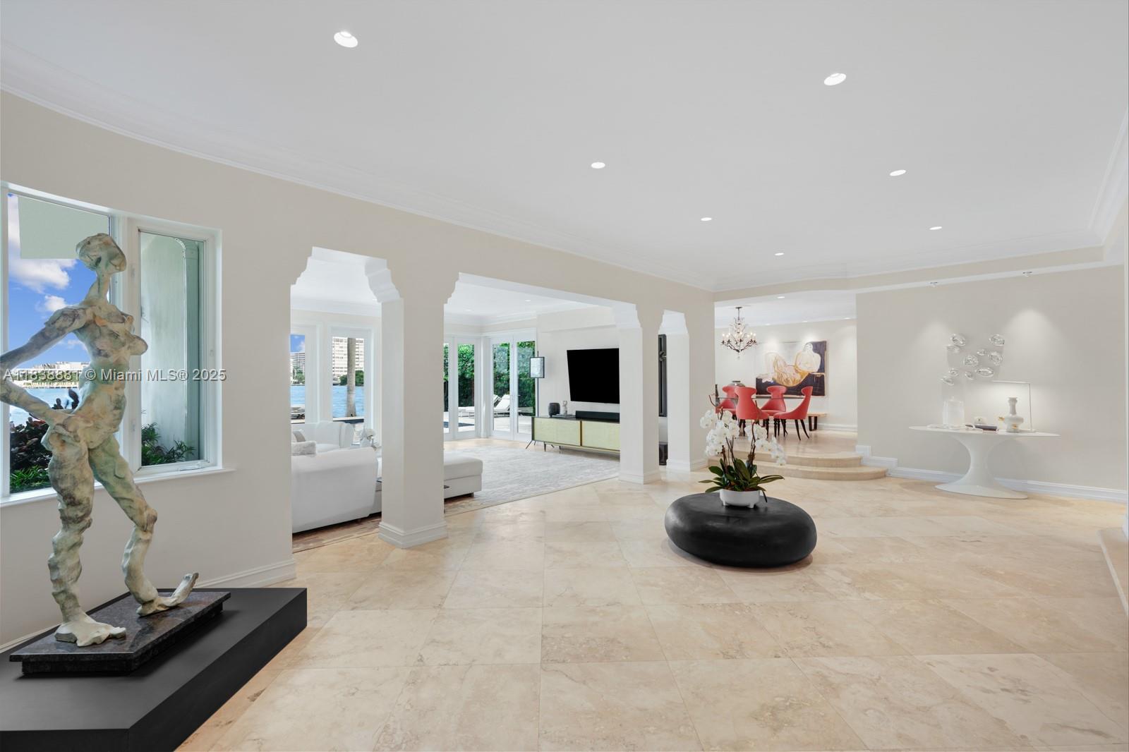 315 E Rivo Alto Dr