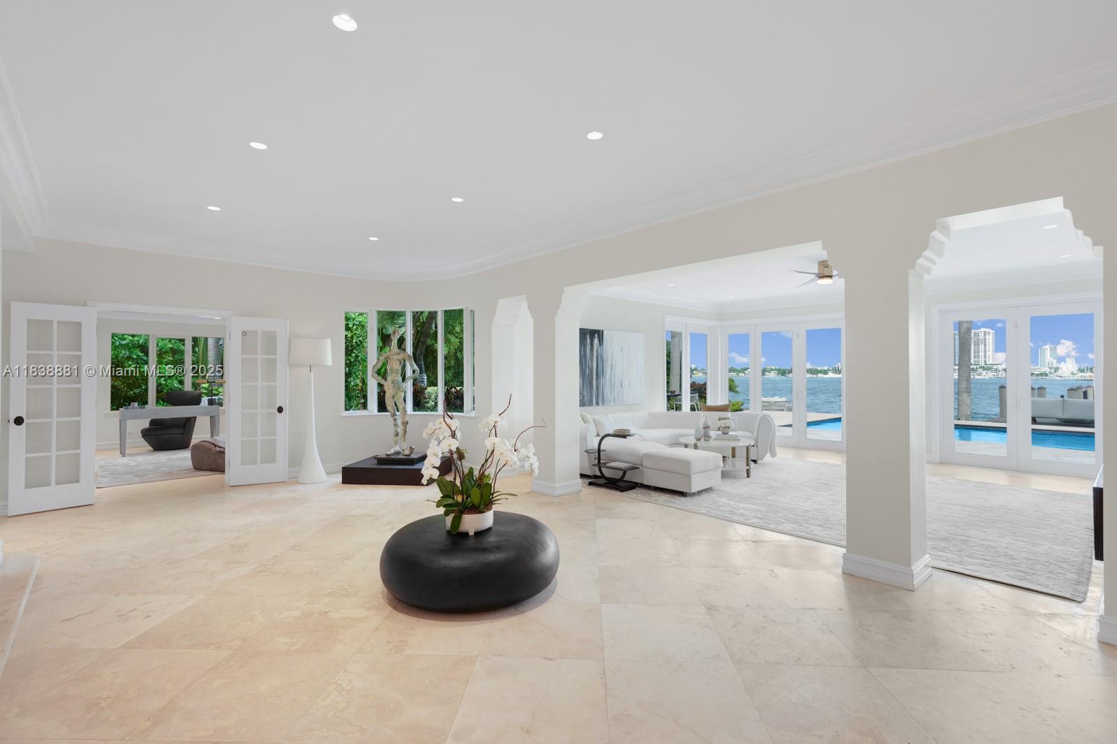 315 E Rivo Alto Dr