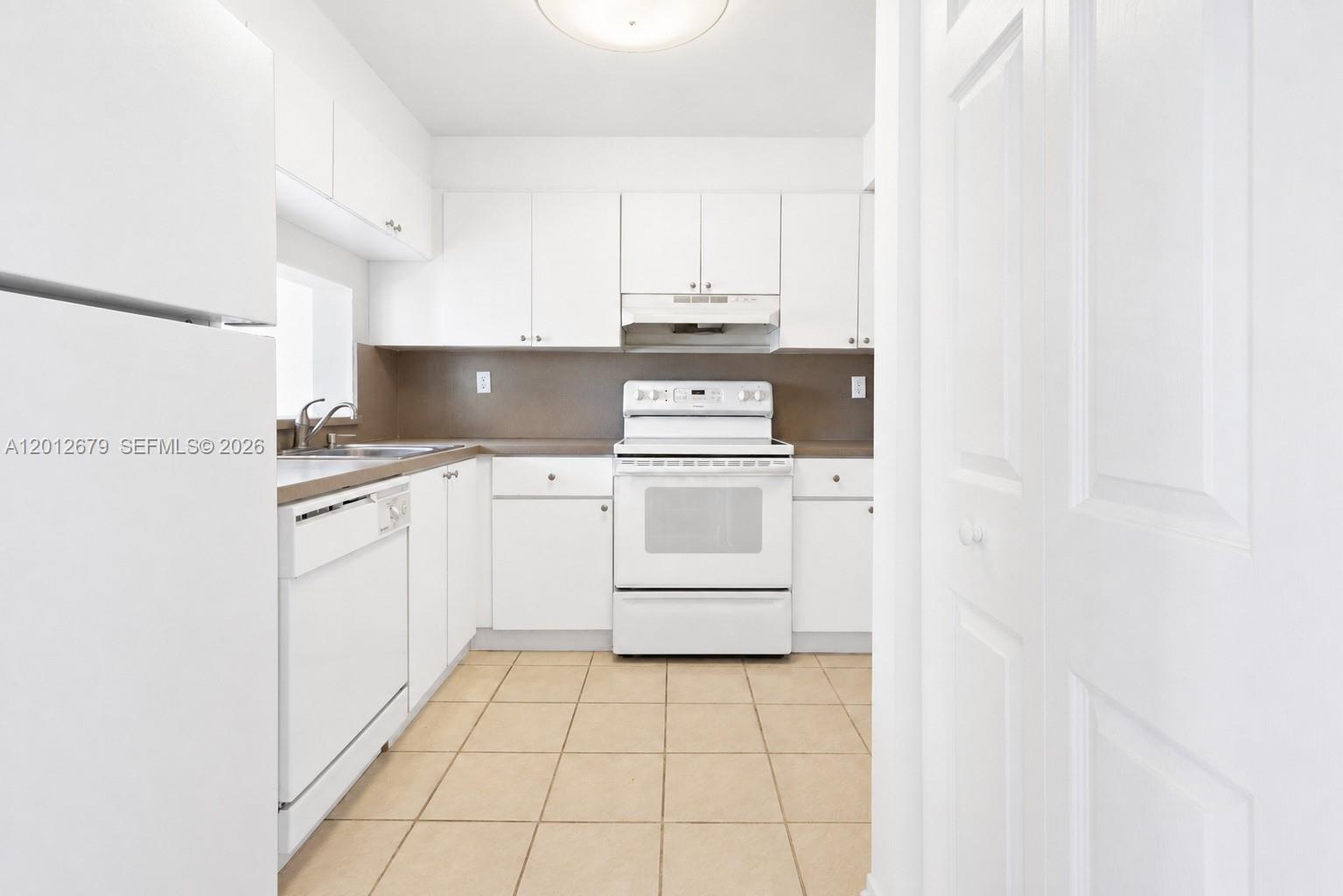 INTERNATIONAL PARK I COND - Residential Lease