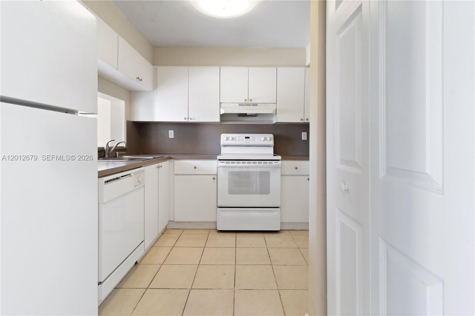 INTERNATIONAL PARK I COND - Residential Lease