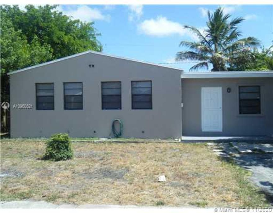 Bright and Spacious 3 Bedrooms 2 Bath, fully renovated ! Great house and perfect location in Hollywood.