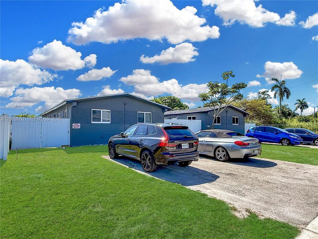 Photo of 2620 NW 18th Ter, Oakland Park, FL 33311 (MLS # A12018901)