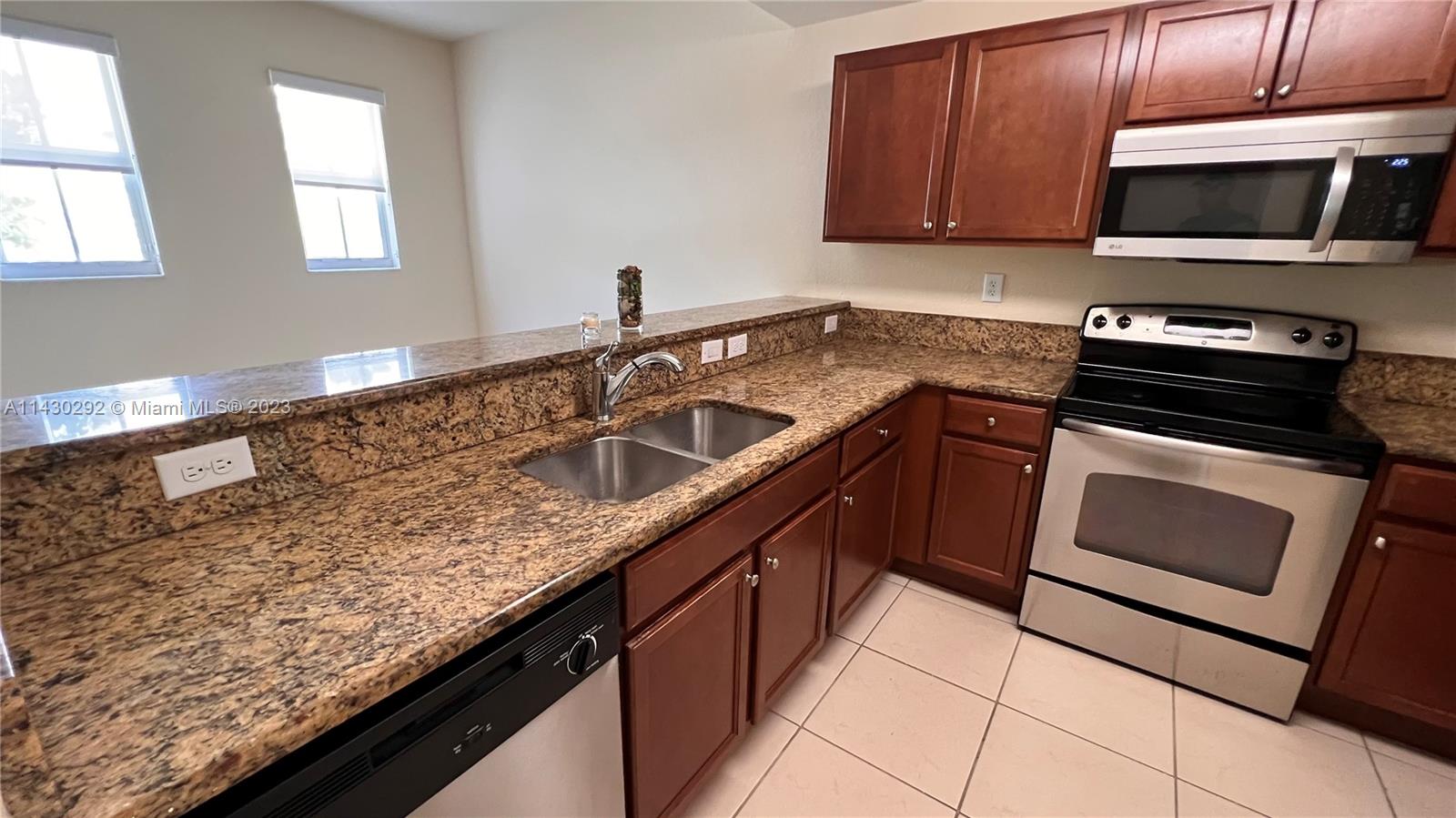 Great 2-story condo for rent. Open kitchen area with stainless steel appliances and granite countertop. High impact windows, 2 parking spaces, washer and dryer inside the unit, NO carpet. Community, pool and security patrol 24 hours. Access to Island at Doral Club House with pool, gym, playground, tennis and basketball court. Amazing location, really close to A+ schools, parks, shopping malls, restaurants, banks, Publix and others supermarkets and pharmacies.