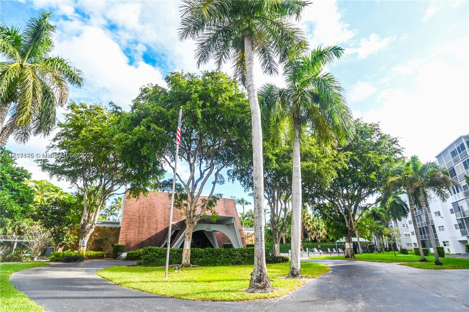 1425 Atlantic Shores Blvd 204