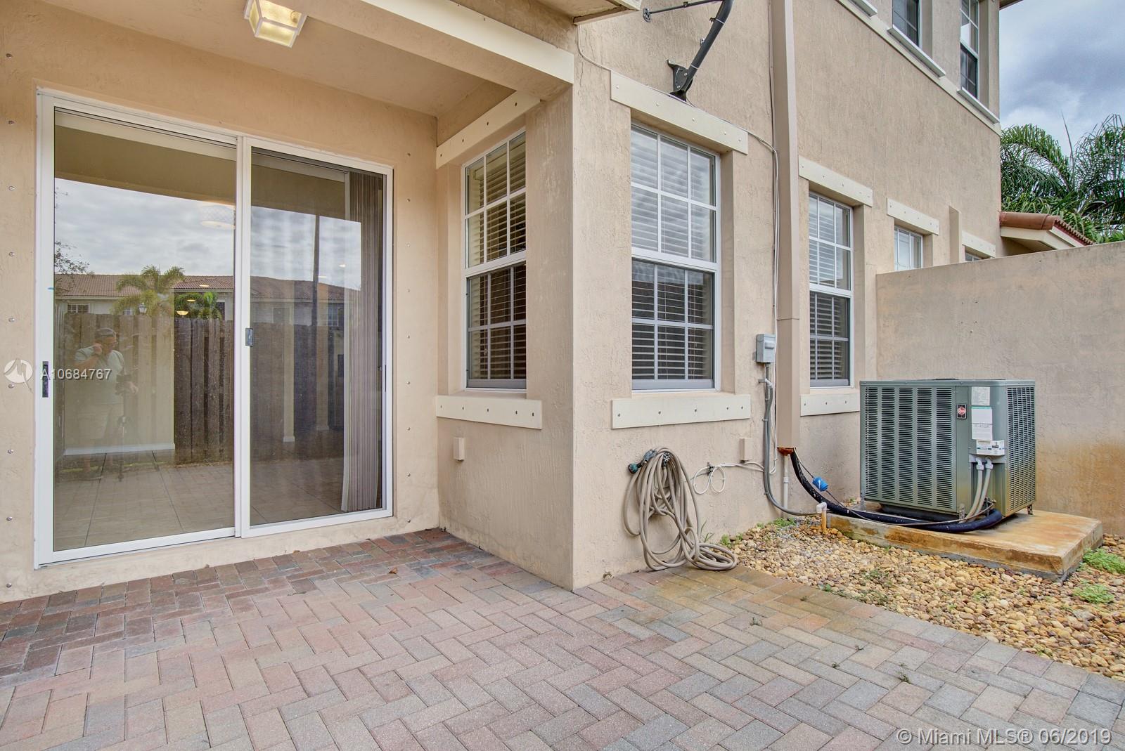 LAS BRISAS - Residential Lease