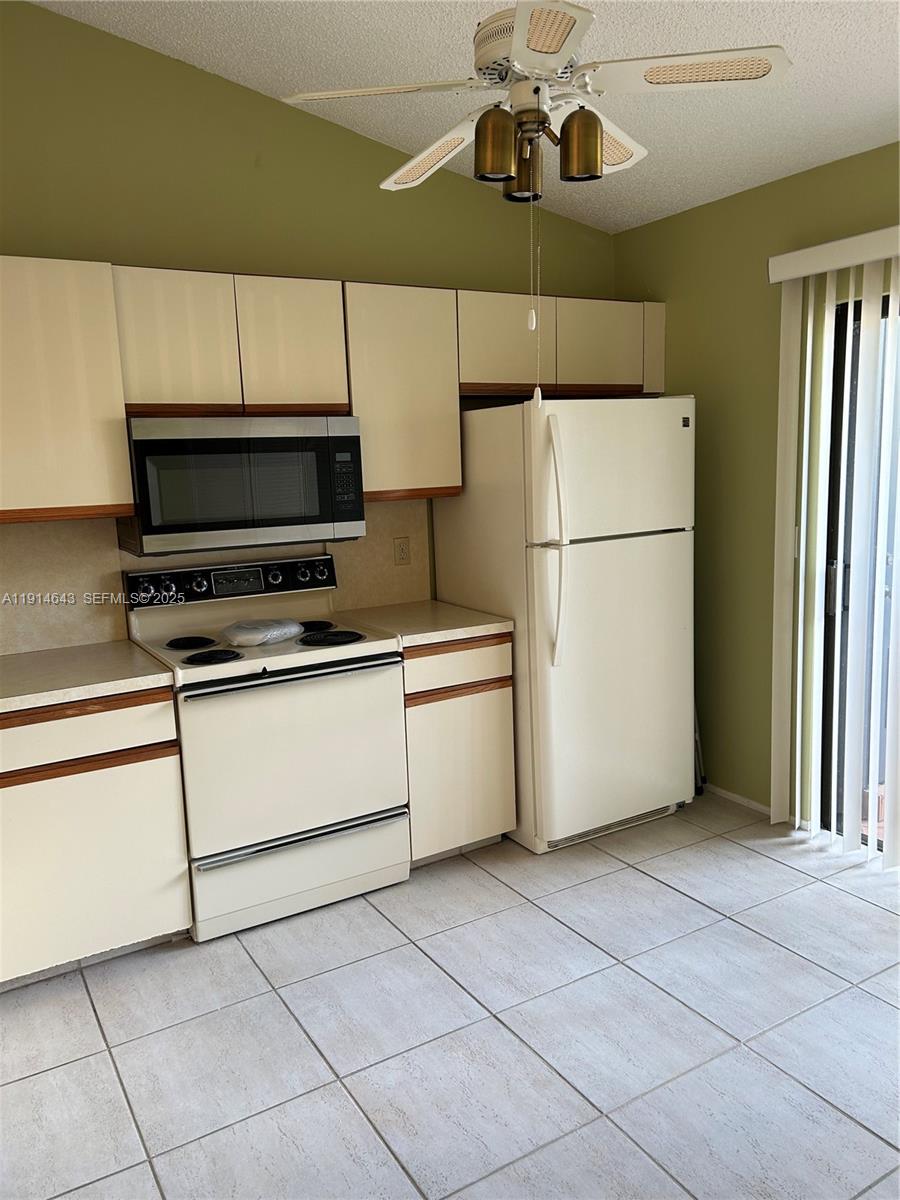 STRATHMORE GATE WEST UNIT - Residential Lease