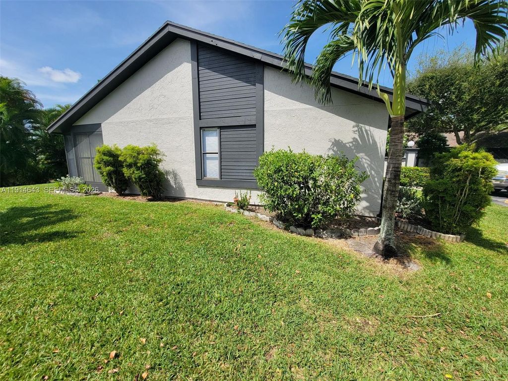 Photo of 469 Long Bow Ct #469, Royal Palm Beach, FL 33411 (MLS # A11914643)