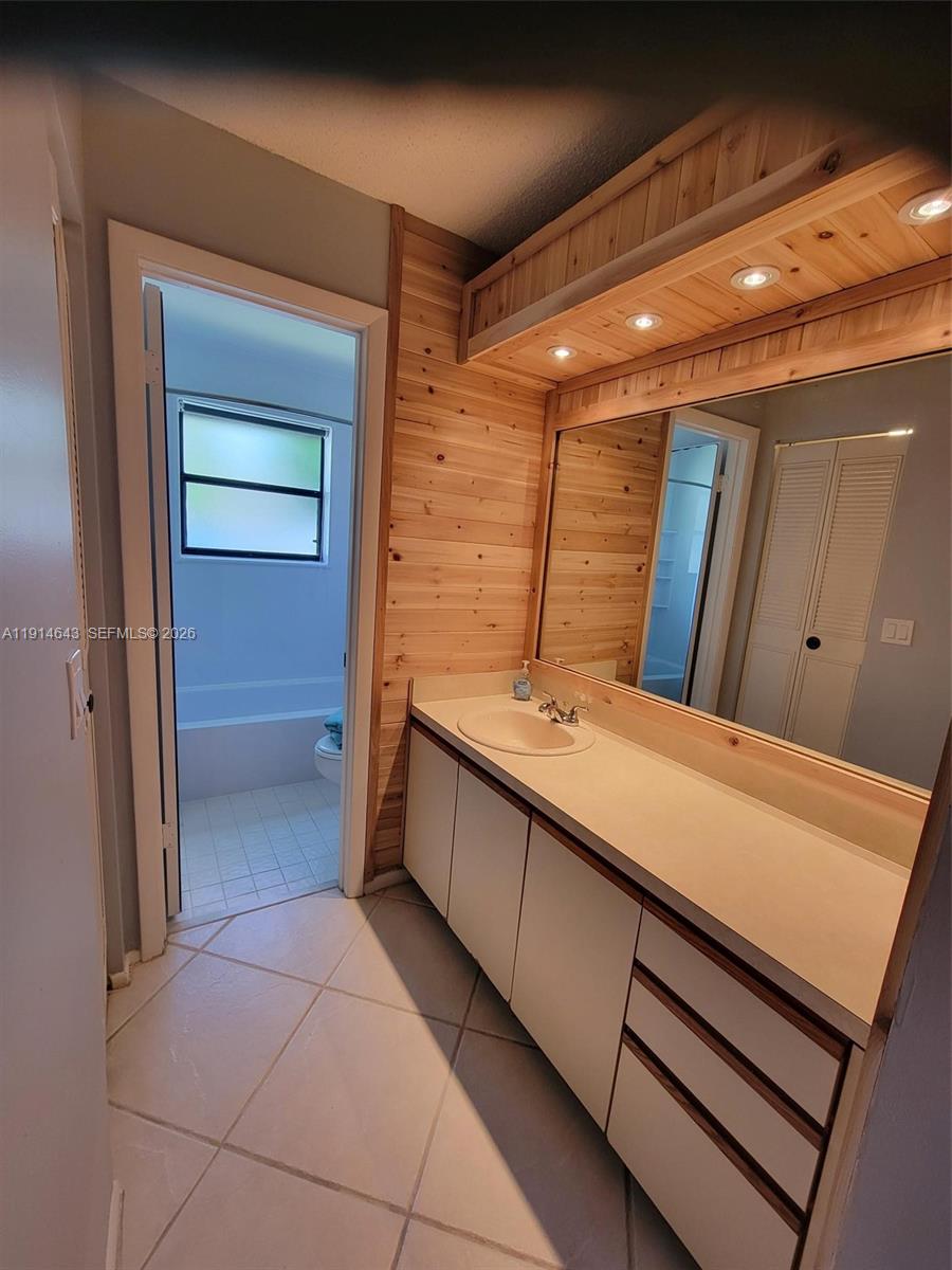 STRATHMORE GATE WEST UNIT - Residential Lease