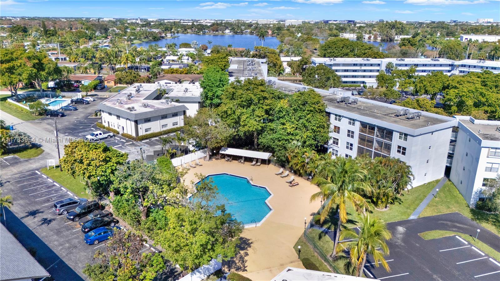 ROYAL PARK CONDO - Residential