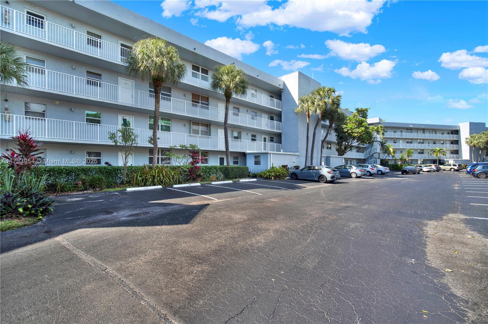 ROYAL PARK CONDO - Residential