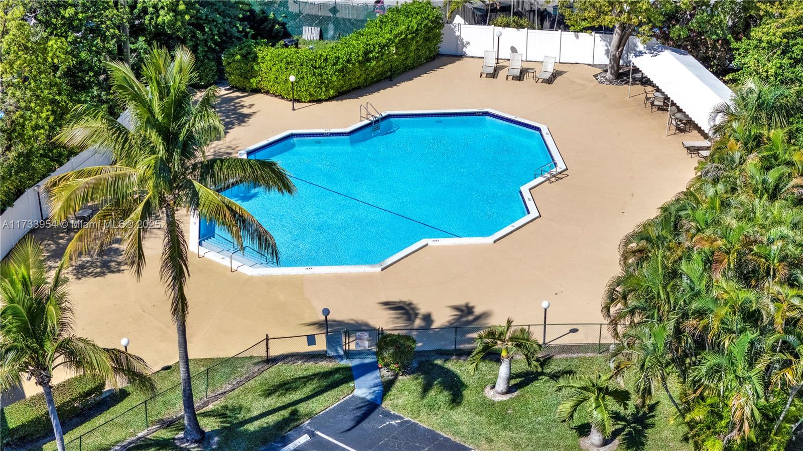ROYAL PARK CONDO - Residential