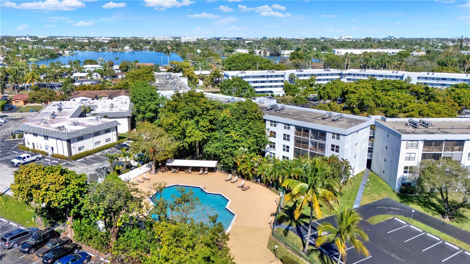 ROYAL PARK CONDO - Residential