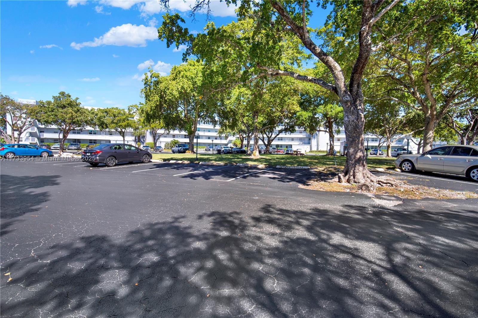 ROYAL PARK CONDO - Residential