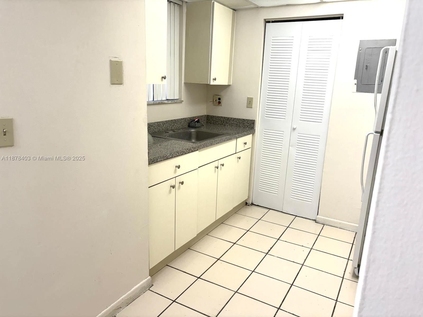 SOLEIL LAKE CONDO - Residential Lease