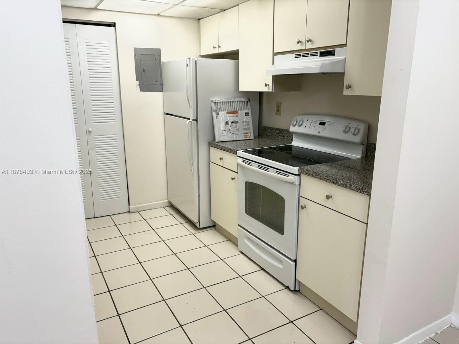 SOLEIL LAKE CONDO - Residential Lease