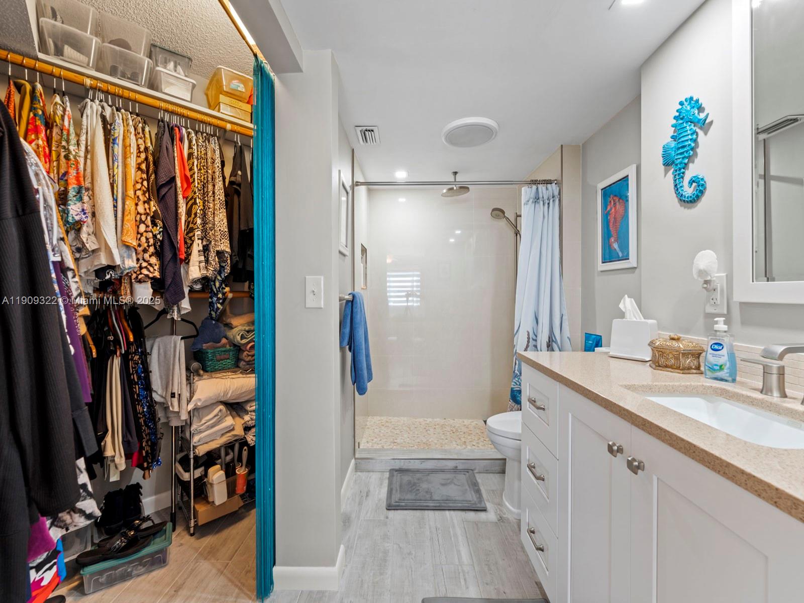 CENTER-GATE NO 1 - Residential