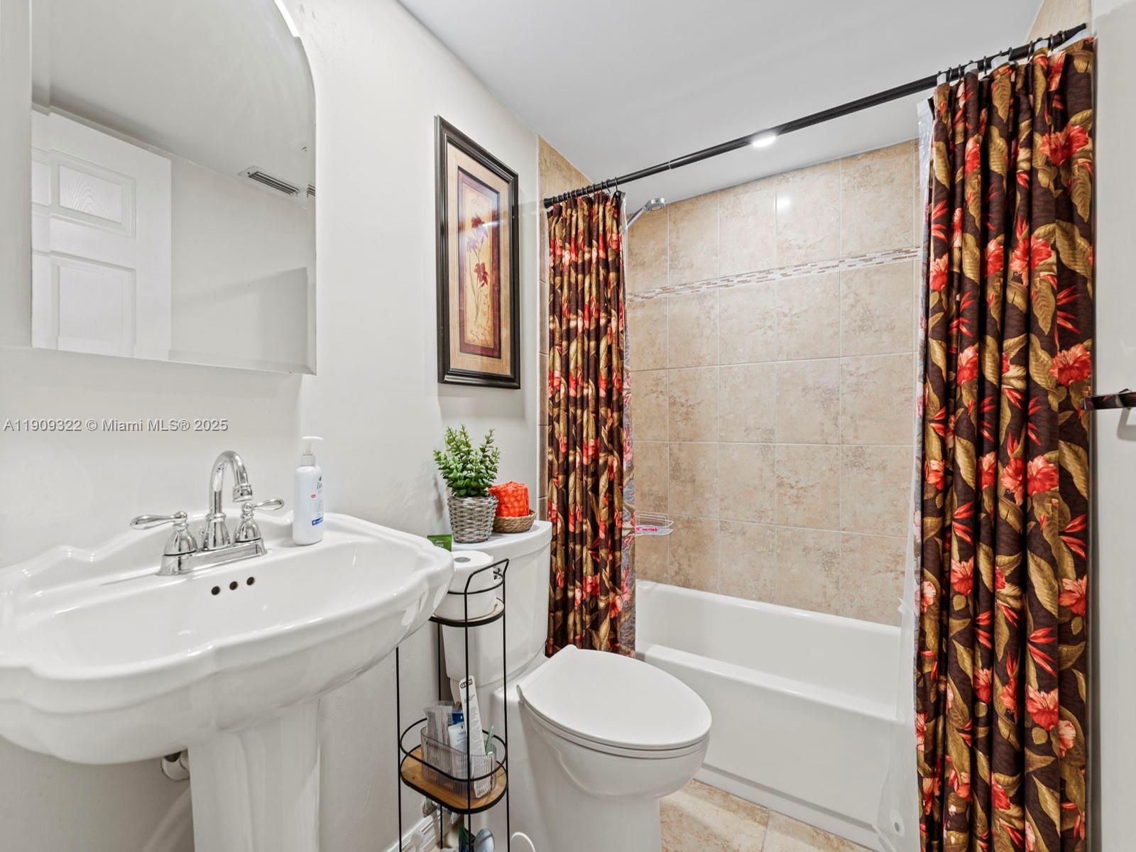 CENTER-GATE NO 1 - Residential