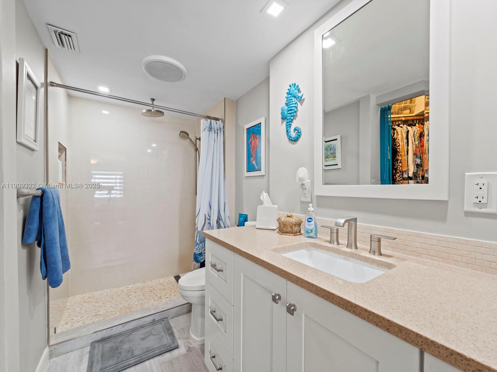 CENTER-GATE NO 1 - Residential