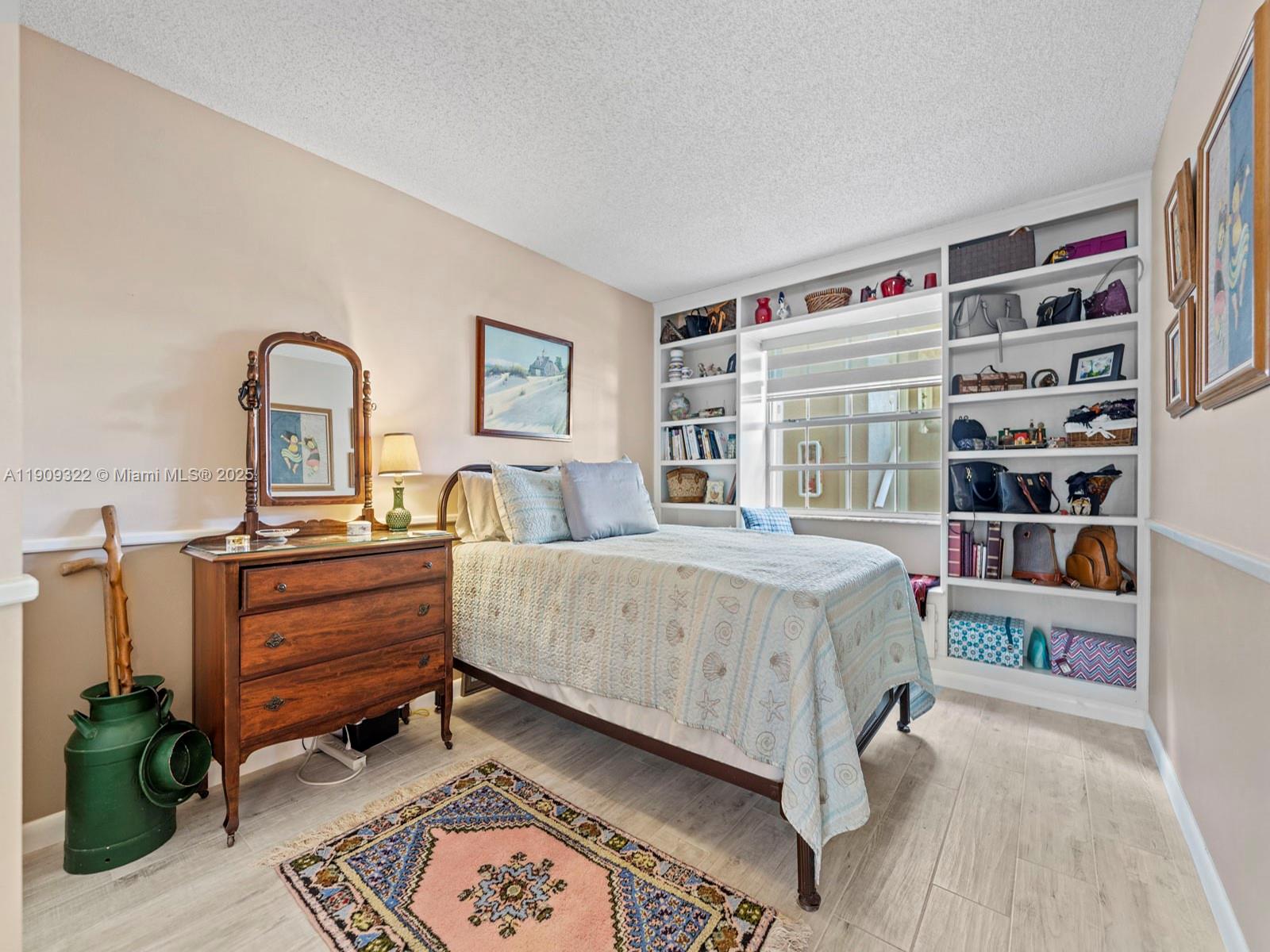 CENTER-GATE NO 1 - Residential