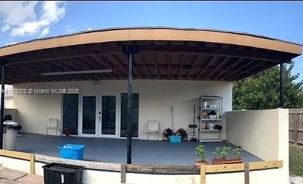 HOLLYWOOD LITTLE RANCHES - Residential