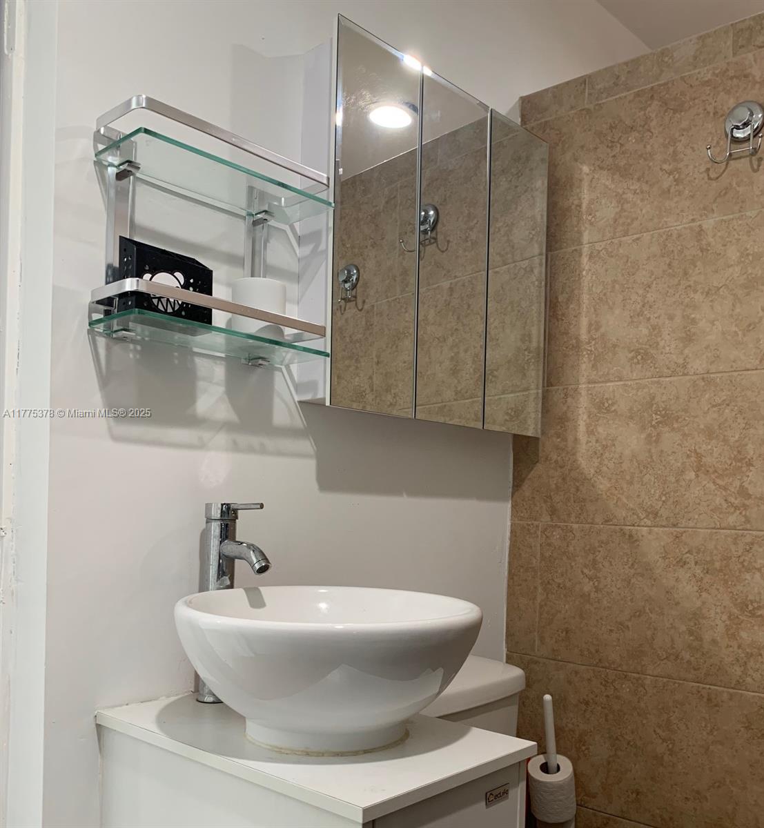 HOLLYWOOD LITTLE RANCHES - Residential