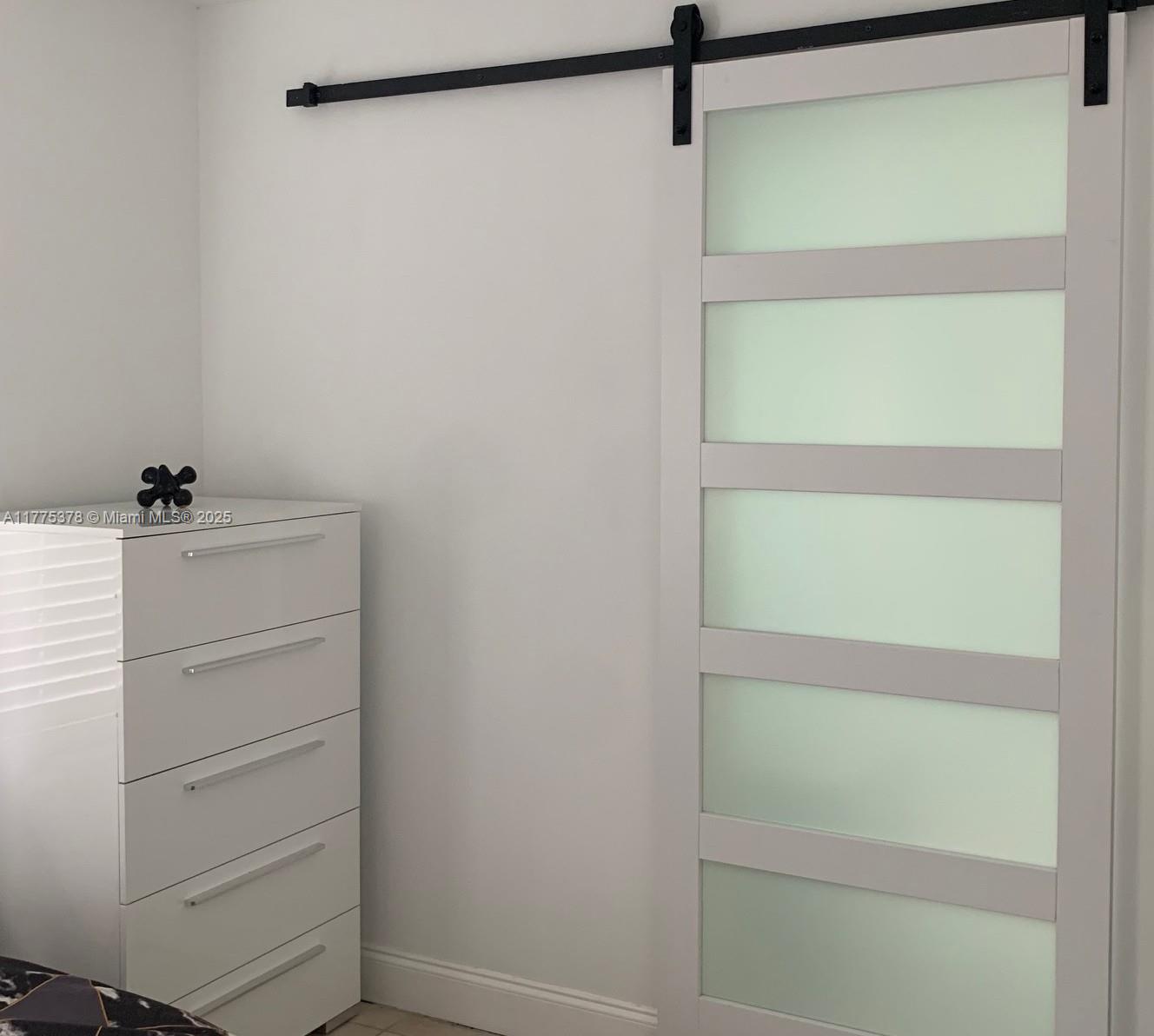 HOLLYWOOD LITTLE RANCHES - Residential