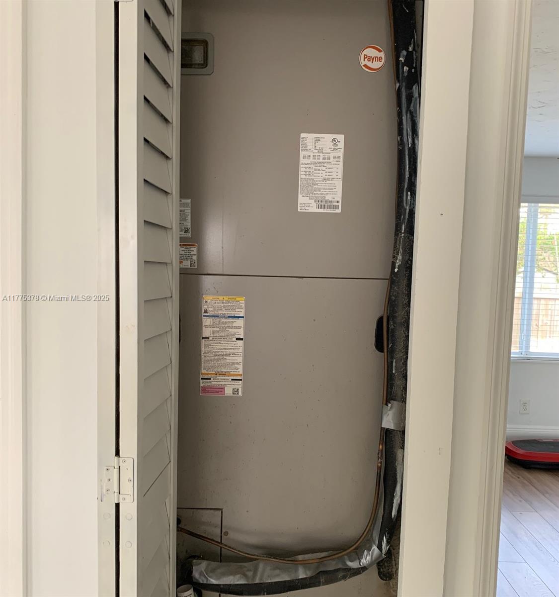 HOLLYWOOD LITTLE RANCHES - Residential